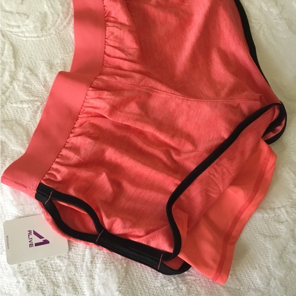 NWT ALIVE Magnetics 2-in-1 athletic shorts-woman’s - Picture 2 of 4